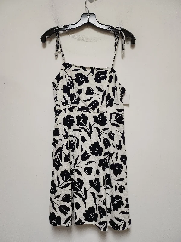 women's fashionable dressesBlack & White Dress Casual Short Old Navy, Size M